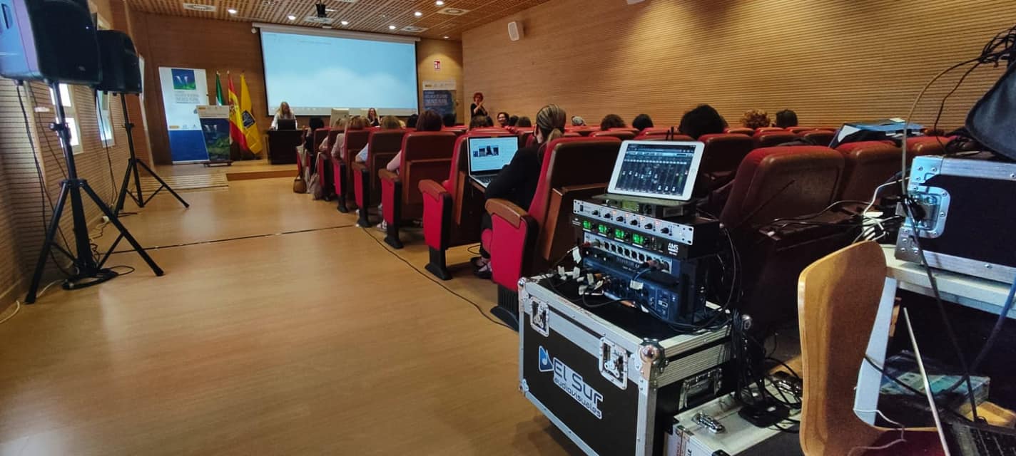 Alquiler de equipos de sonido, iluminación, streaming, escenarios y tarimas en Chiclana de la Frontera